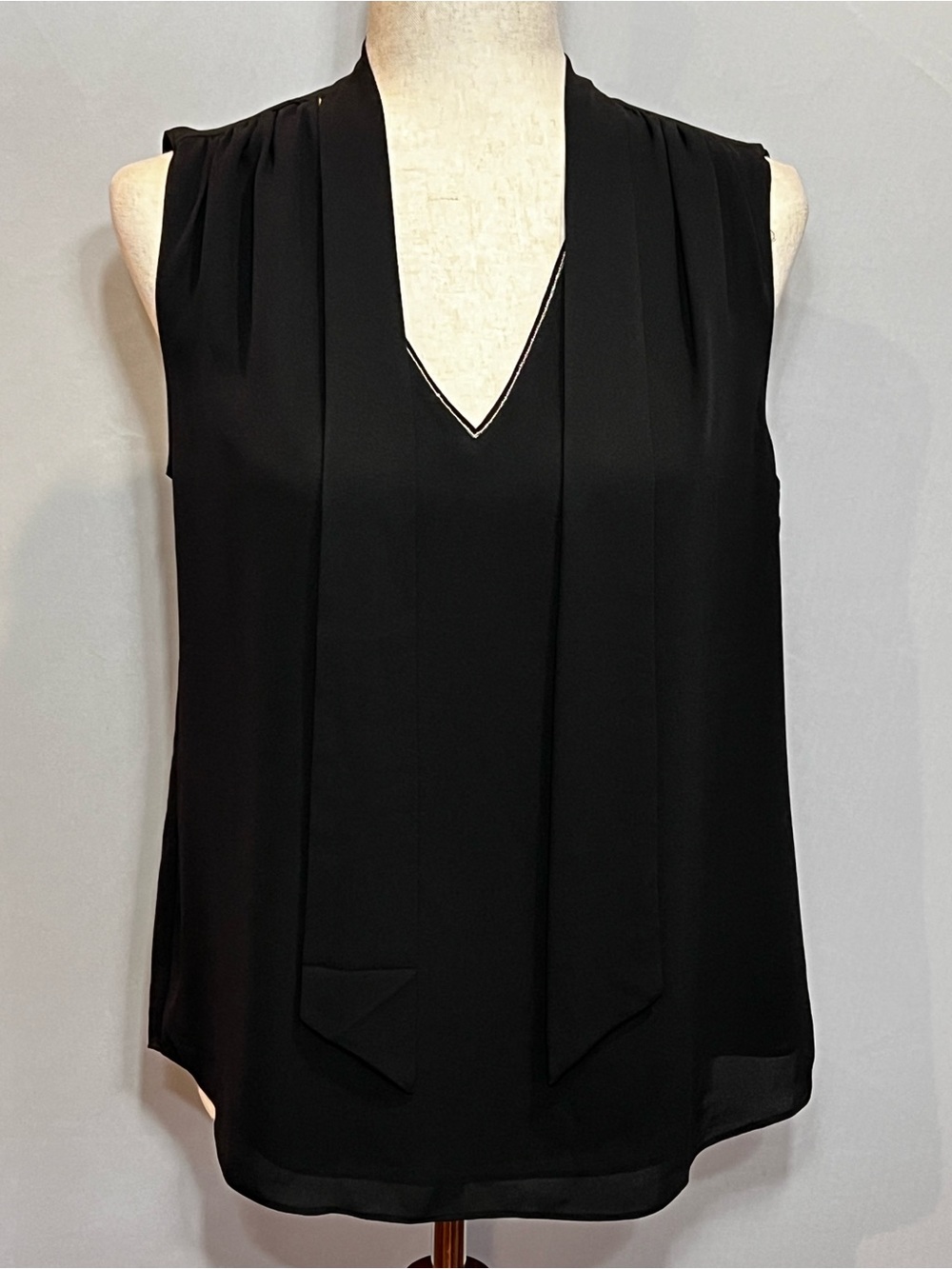 White House Black Market Black Sleeveless V-Neck Tie-Front Camisole - Picture 3 of 9